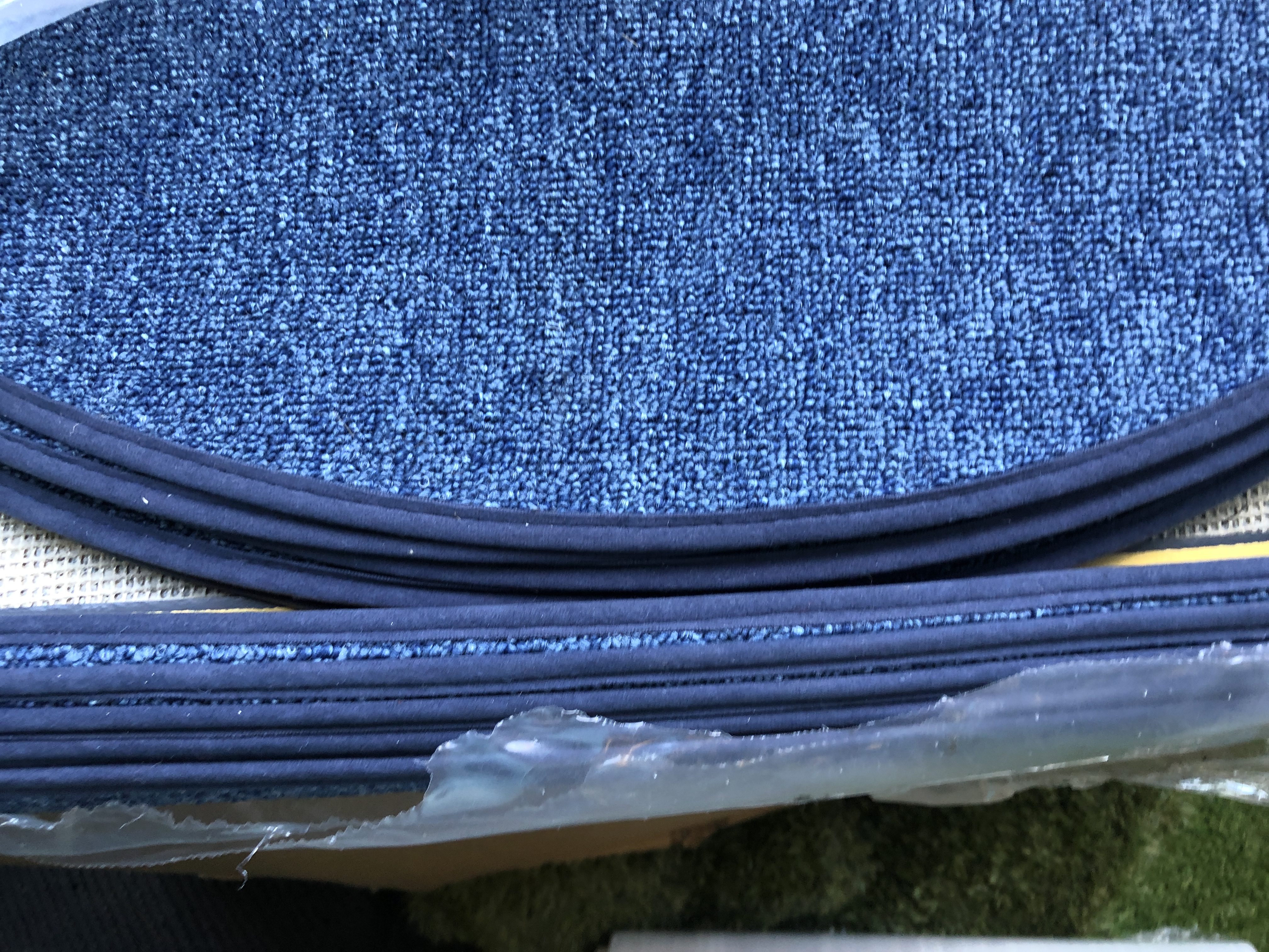 veiligheid Toegeven oogopslag Trapmatten (halve maantjes ) traptreden Kleur : Blauw € 2,33 per normale  prijs € 5,95 p/st – Langenbach tapijt | De goedkoopste leverancier van  karpetten en vloerkleden. Kuntgras kunst gras voordelig