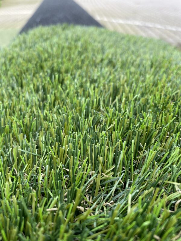 (n)Kunstgras Grass Partners GP Waveland 45 mm van € 49,95 voor € 21,95 ( zeer mooi dicht vol en zacht gras ) - Afbeelding 3