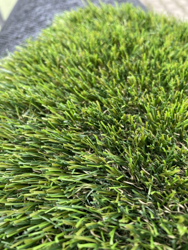 (n)Kunstgras Grass Partners GP Waveland 45 mm van € 49,95 voor € 21,95 ( zeer mooi dicht vol en zacht gras ) - Afbeelding 4