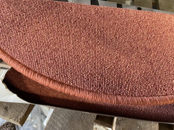 (v)Trapmatten (halve maantjes ) traptreden Kleur Terracotta € 3-, per normale prijs € 6,95 p/s