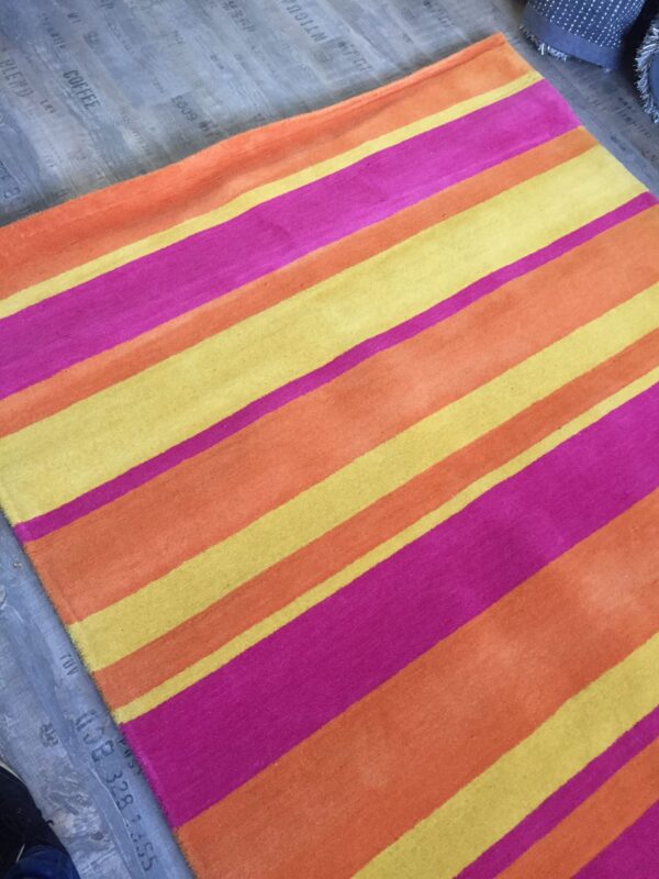 Wol 160 x 230 cm van € 249-, voor € 69-, opruiming van exclusieve woonwinkel