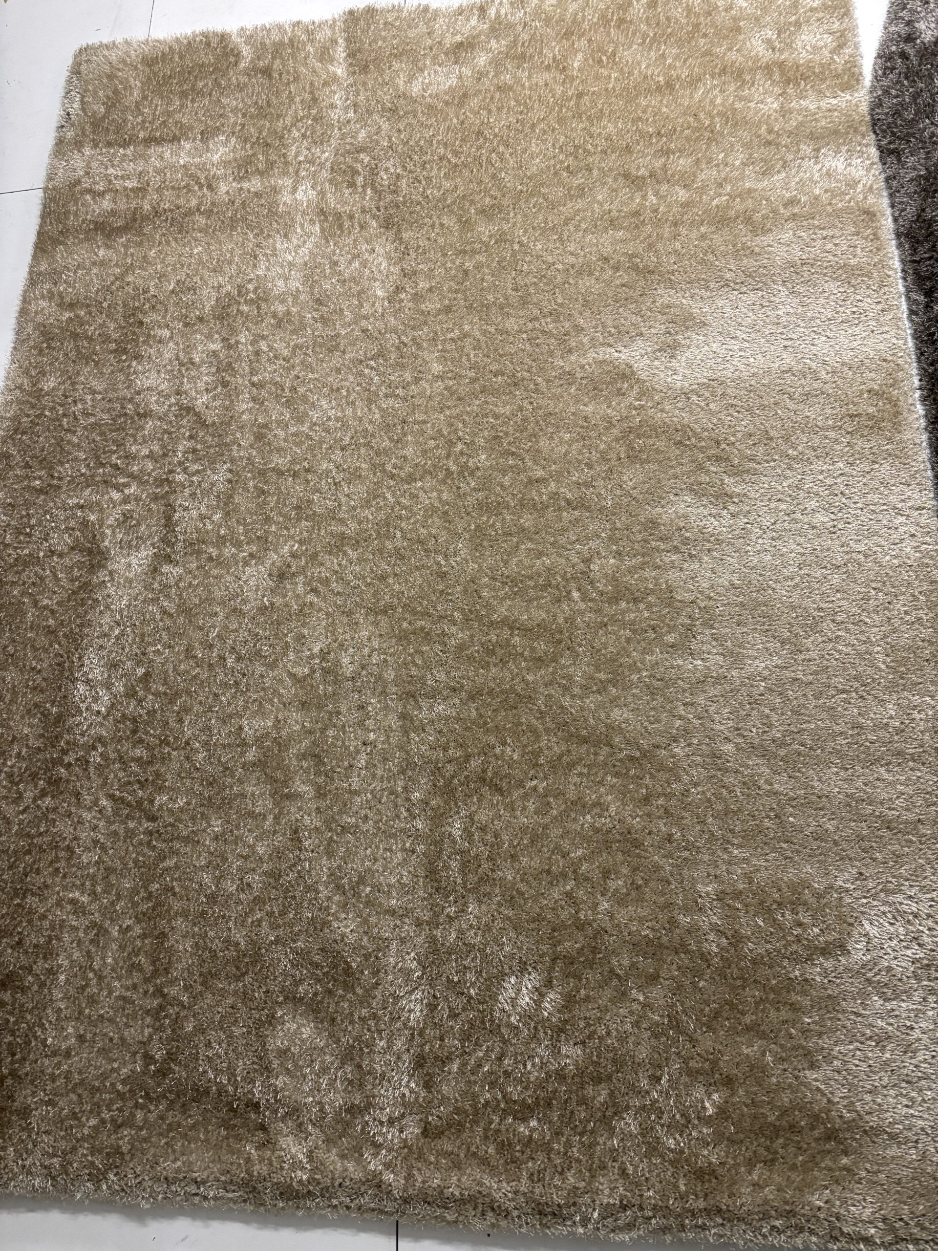 London Hoogpolig Taupe afmetingen 200 x 300 cm van € 449-, voor € 299-, - Afbeelding 4