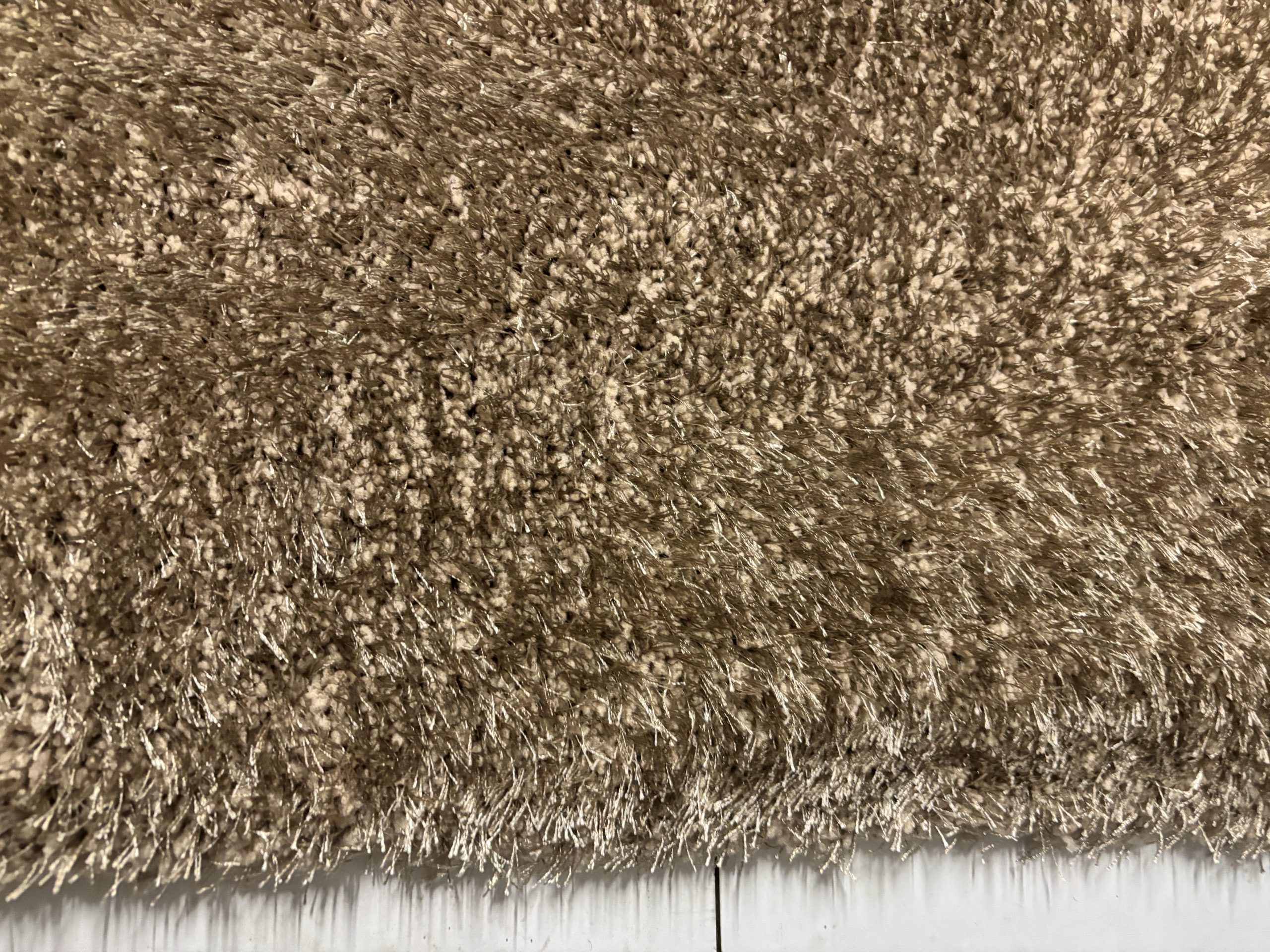 London Hoogpolig Taupe afmetingen 170 x 230 cm van € 299-, voor € 199-,